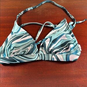 Xhilaration Stylish Swirl Bikini Top. Size D/DD. Excellent Condition